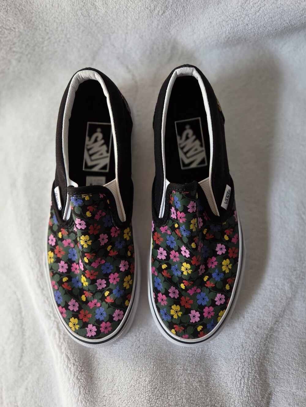 NIB Black and Floral Classic Slip On Vans W6